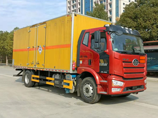 解放J6L毒性氣體廂式運(yùn)輸車