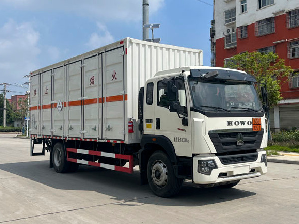 重汽豪沃毒性和感染性物品廂式運(yùn)輸車