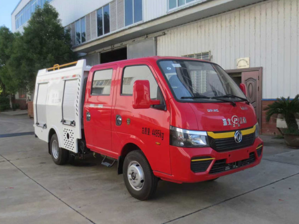 東風途逸四驅(qū)灑水車