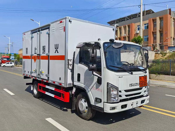 五十鈴黃牌爆破器材運(yùn)輸車