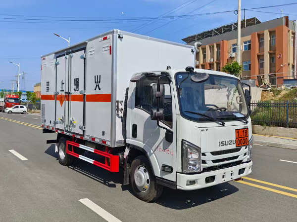 五十鈴黃牌煙花爆竹運輸車